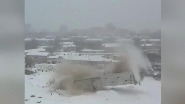 Rusya'da 40 metrelik tahıl asansörü 5 saniyede yıkıldı G5