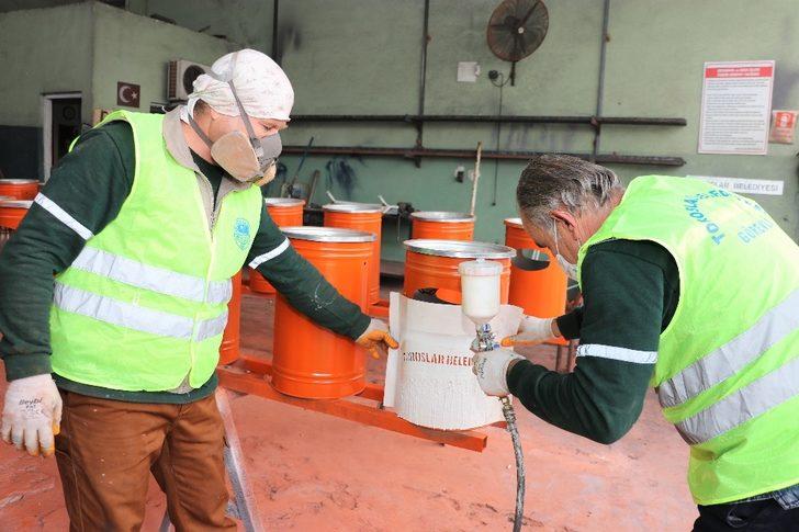 Toroslar Belediyesi, kent mobilyalarını kendi atölyesinde üretiyor G3