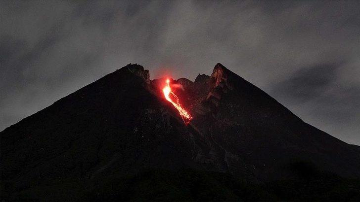 Merapi Yanardağı'nda son 6 saatte 22 patlama oldu