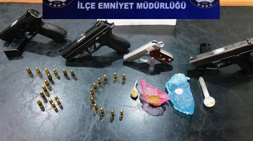 Van’da 4 ruhsatsız tabanca ve 29 fişek ele geçirildi