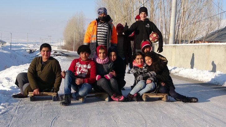 Kar yağışı en çok onları sevindiriyor G1