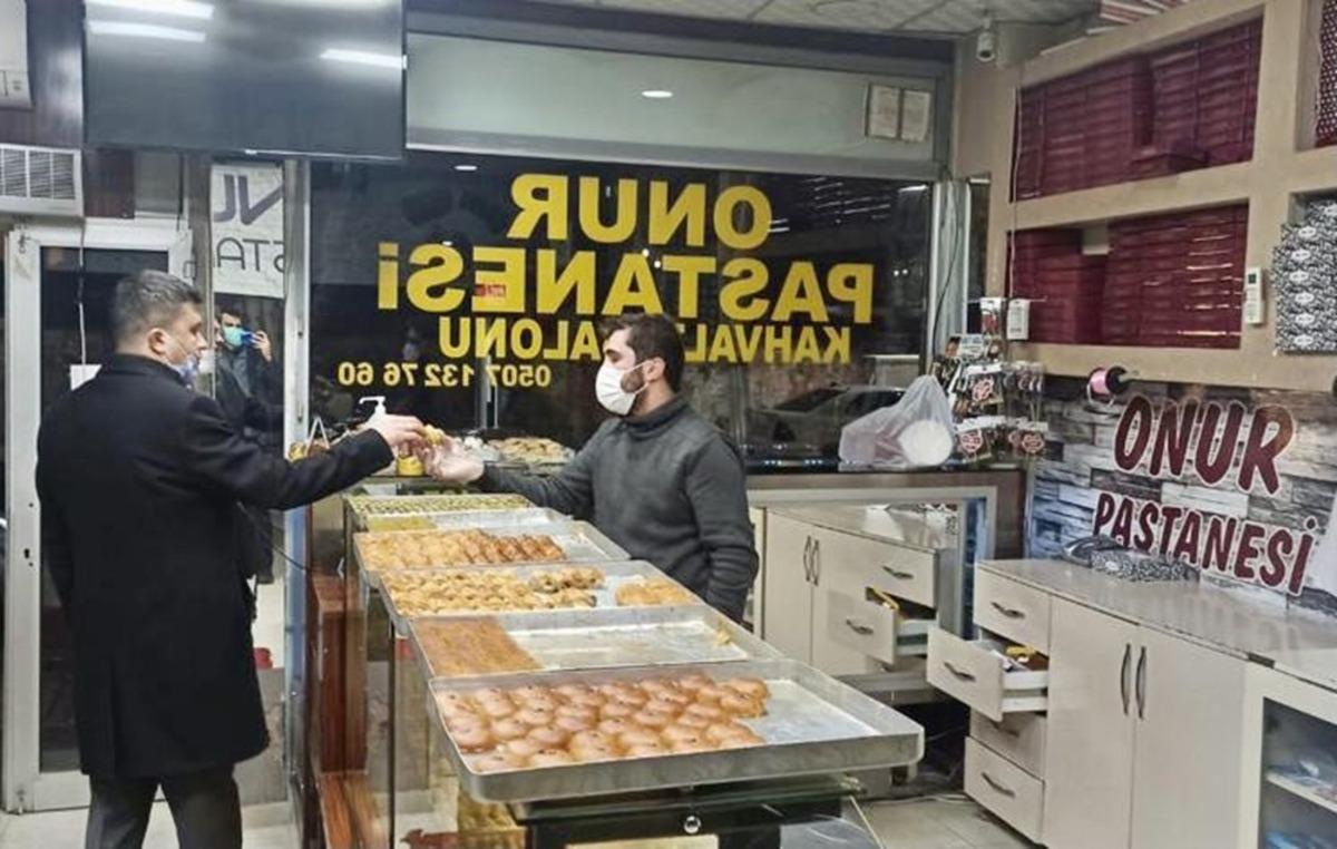 Silvan Kaymakamı &Ouml;zt&uuml;rk, esnafla bir araya geldi