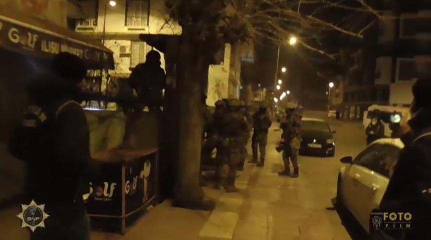 Batman&rsquo;da 11 adrese eşzamanlı uyuşturucu operasyonu: 10 g&ouml;zaltı