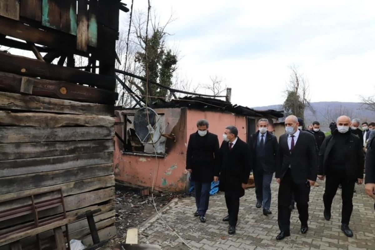 Vali Atay&rsquo;dan evi yanan vatandaşa ge&ccedil;miş olsun ziyareti