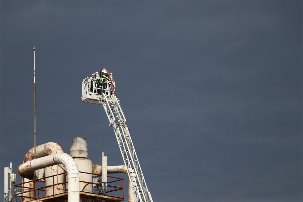 D&uuml;zce'de parke fabrikasının toz silosunda &ccedil;ıkan yangın s&ouml;nd&uuml;r&uuml;ld&uuml;