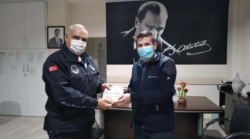 ATM&rsquo;de para bulan zabıtadan &ouml;rnek davranış