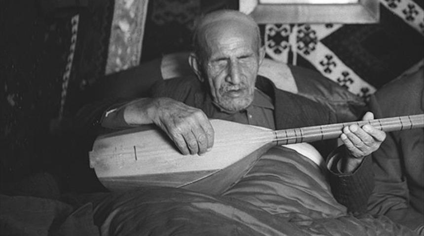 Aşık Veysel'e ait olduğu iddia edilen 'Çay var içersen' sözü tartışma konusu oldu