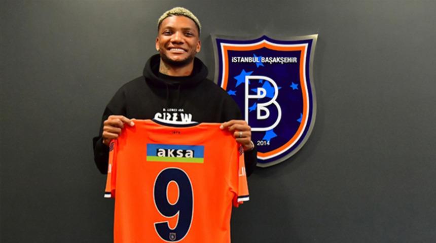  Başakşehir'de Fernandes'in lisansı &ccedil;ıktı