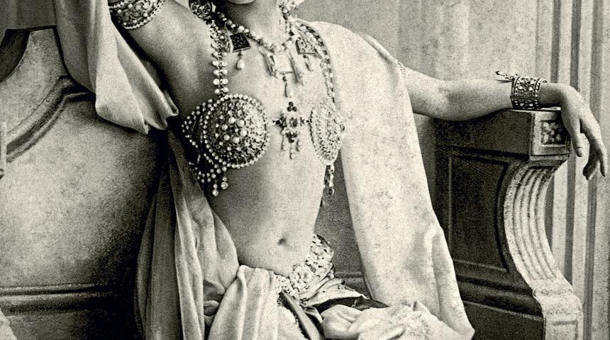 Yaşadıkları döneme damga vuran tarihteki en meşhur 8 hayat kadını!