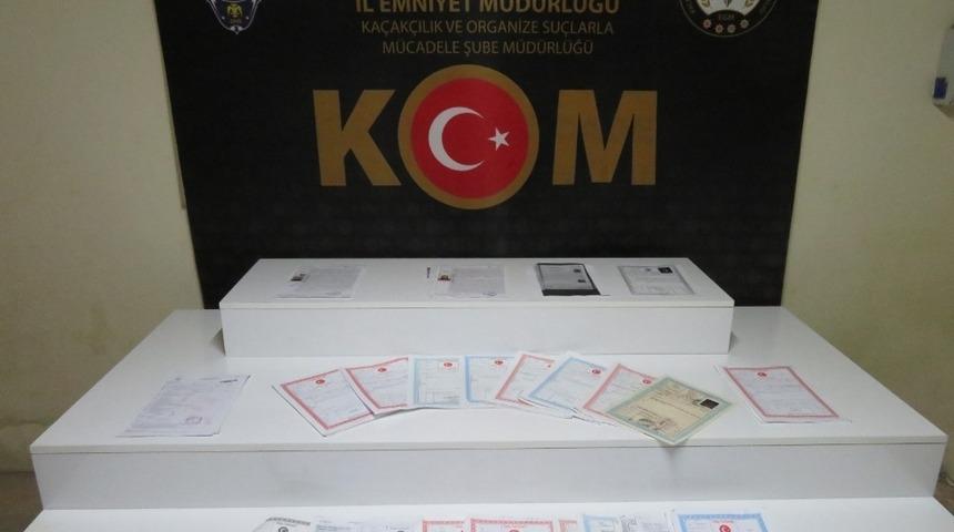 Yaşlı adamın 20 milyon liralık gayri menkullerini dolandıran şebekeye darbe
