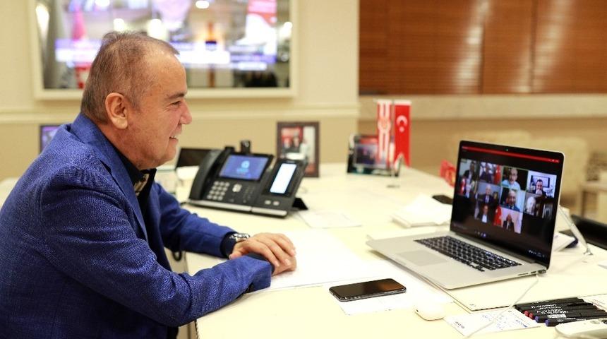 Başkan Böcek CHP’li Büyükşehir Belediye Başkanlarıyla çevrim içi toplantıya katıldı
