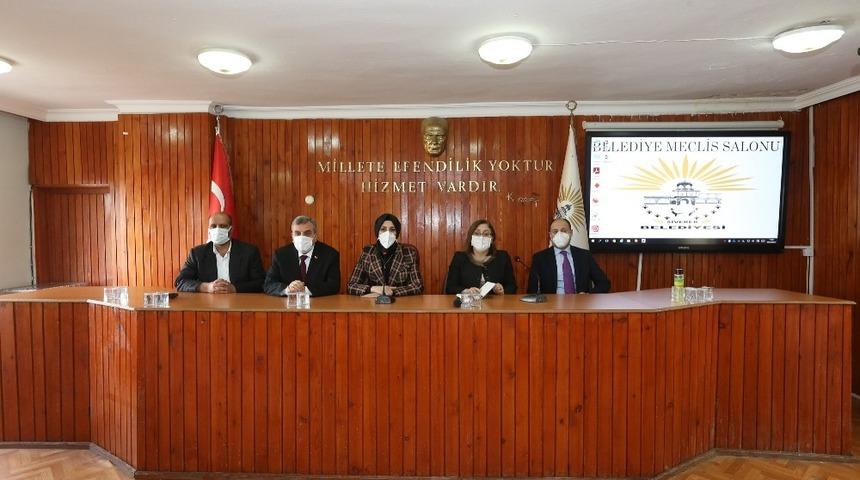 Fatma Şahin&rsquo;den Siverek Belediye Başkanı Ayşe &Ccedil;akmak&rsquo;a ziyaret