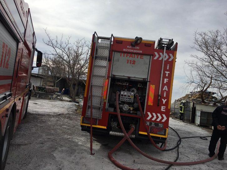 Alev alan saman balyaları ekipleri harekete geçirdi G2