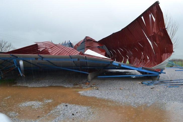 Milas’ta fırtına dev çatıyı kağıt gibi savurdu G3