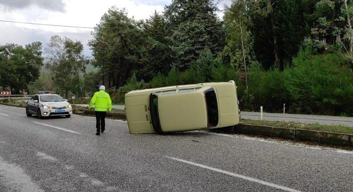 Kuşadası’nda otomobil takla attı, bir kişi yaralandı G3
