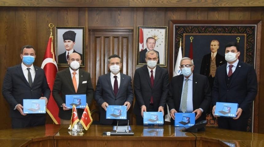 Aydın Ticaret Borsası&rsquo;ndan uzaktan eğitime tablet desteği
