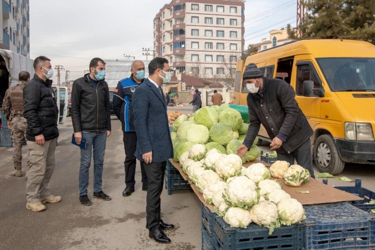 Başkan Vekili Aslan&rsquo;dan pazar esnafına ziyaret
