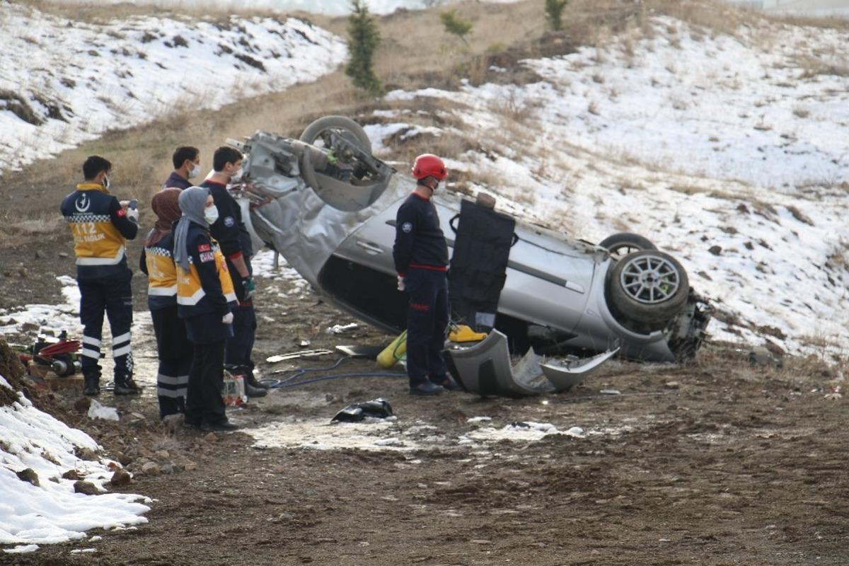 Elazığ&rsquo;da otomobil takla attı: 1 &ouml;l&uuml;, 1 yaralı