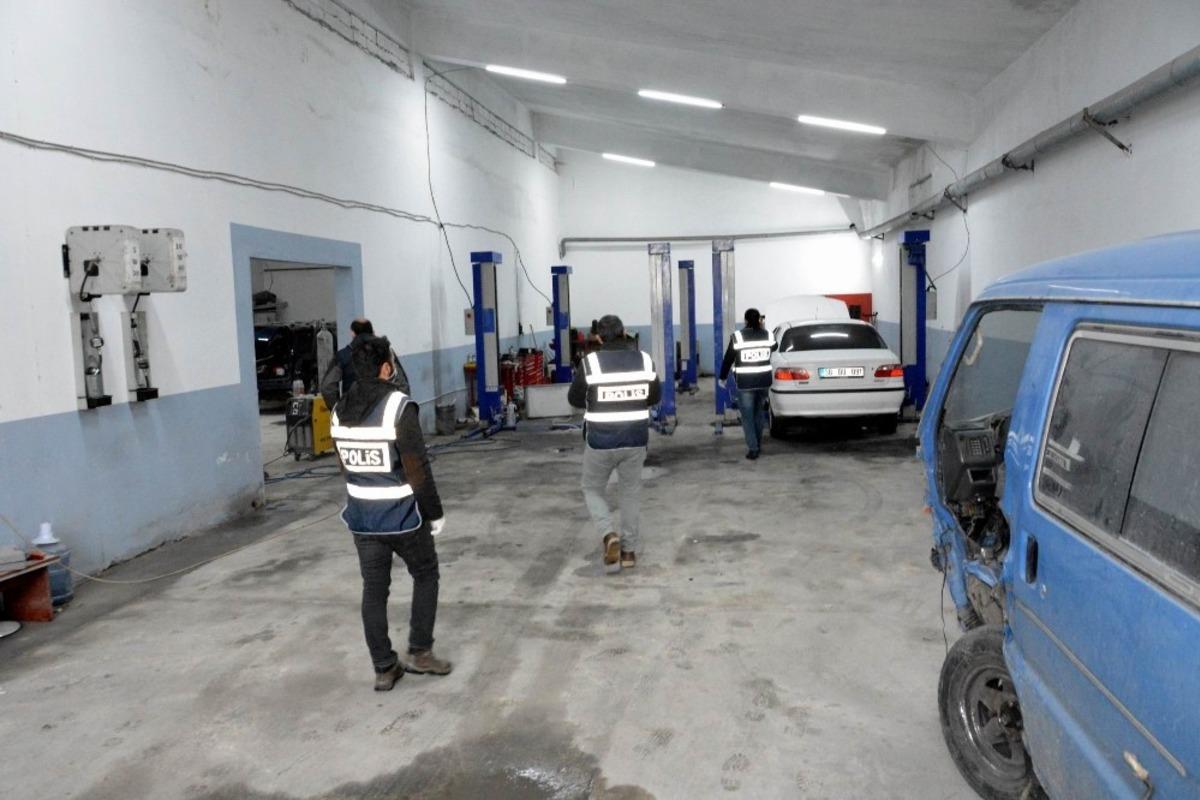 &Ccedil;alıntı ve hacizli ara&ccedil;ların şase numaralarını değiştirip piyasaya s&uuml;rm&uuml;şler