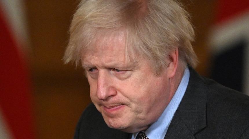 İngiltere Başbakanı Johnson Covid-19 &ouml;l&uuml;mlerinin 100 bini aşması sonrası hedefte: 'Vahim hatalar yaptı'