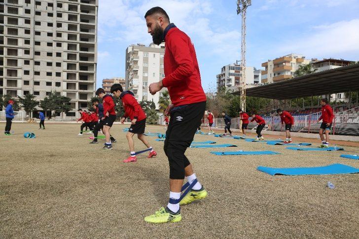 Futbolcular koç keserek, virüssüz sezon için dua ettiler G2