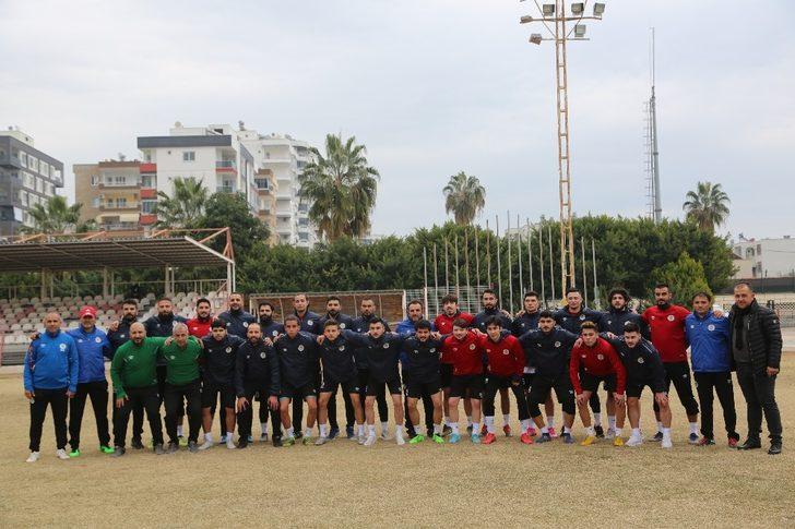 Futbolcular koç keserek, virüssüz sezon için dua ettiler G4