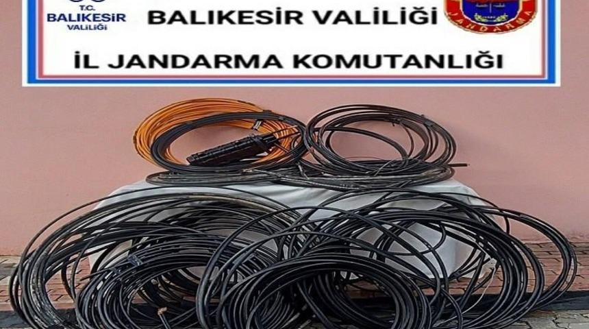 Sındırgı’da 2 kablo hırsızı şüphelisi yakalandı