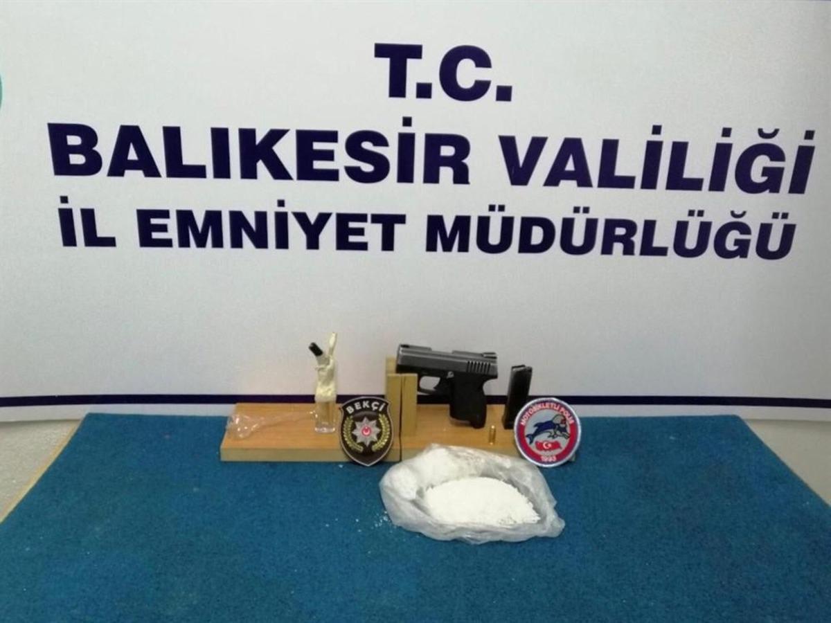 Balıkesir&rsquo;de uyuşturucu operasyonu: 12 ş&uuml;pheli yakalandı