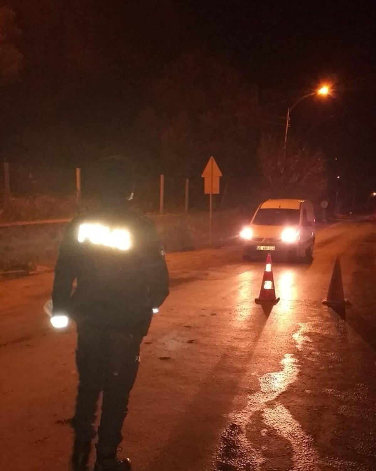 Kuşadası&rsquo;nda &ccedil;eşitli su&ccedil;lardan aranan 8 kişi yakalandı