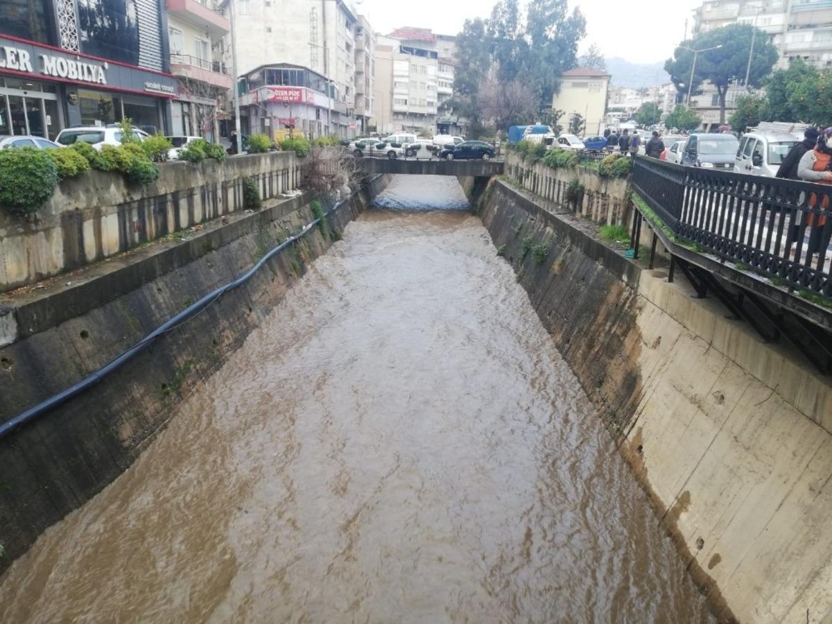 Tabakhane Deresi&rsquo;nde sular y&uuml;kseldi