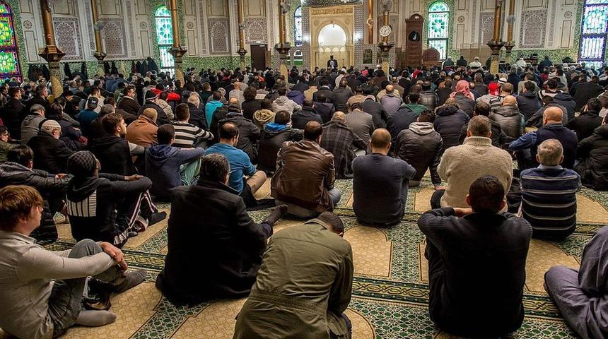 Bel&ccedil;ika eşcinsellik karşıtı mesajlar paylaşan T&uuml;rk imamı sınırı dışı ediyor