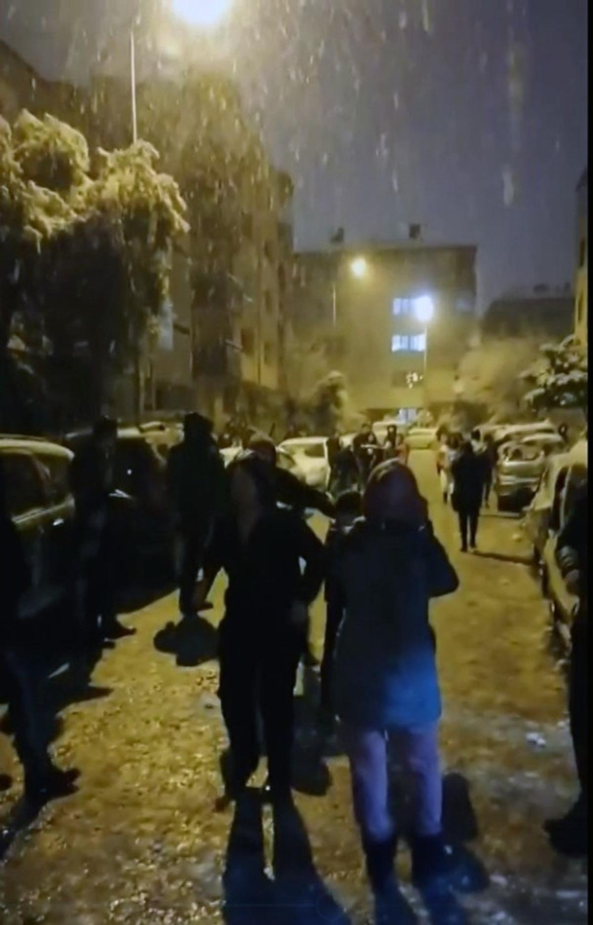 Kar g&ouml;ren Muğlalılar Corana&rsquo;yı unuttu