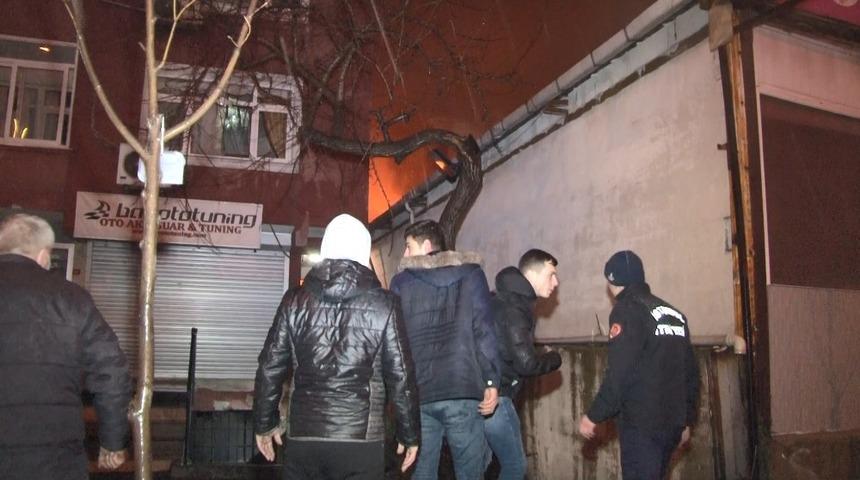 Kağıthane’de oto yıkama merkezinde çıkan yangın paniğe yol açtı