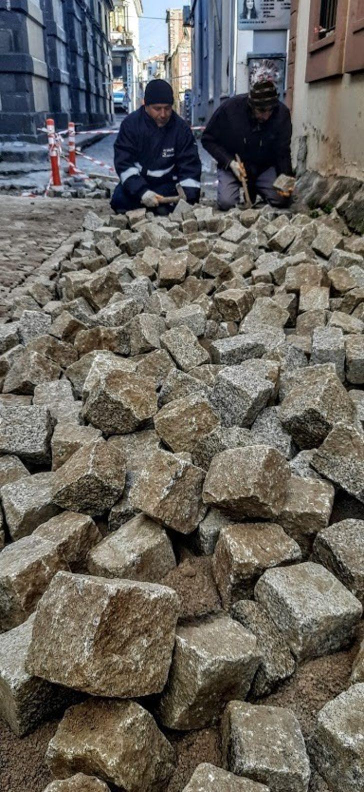 Ayvalık’ta tarihi kent sokaklarına zar taşı G5