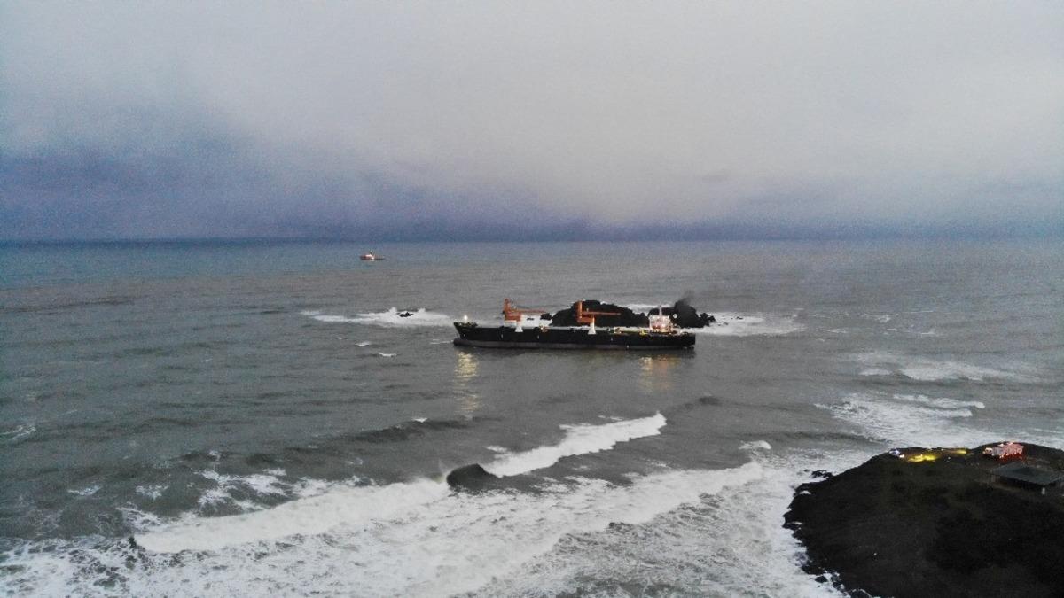 Riva&rsquo;da karaya oturan geminin son hali havadan g&ouml;r&uuml;nt&uuml;lendi