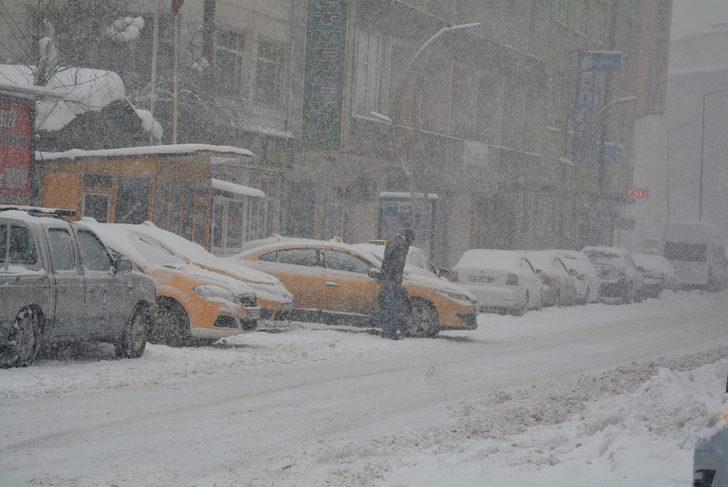 Hakkari’de 66 yerleşim yerinin yolu ulaşıma kapandı G3