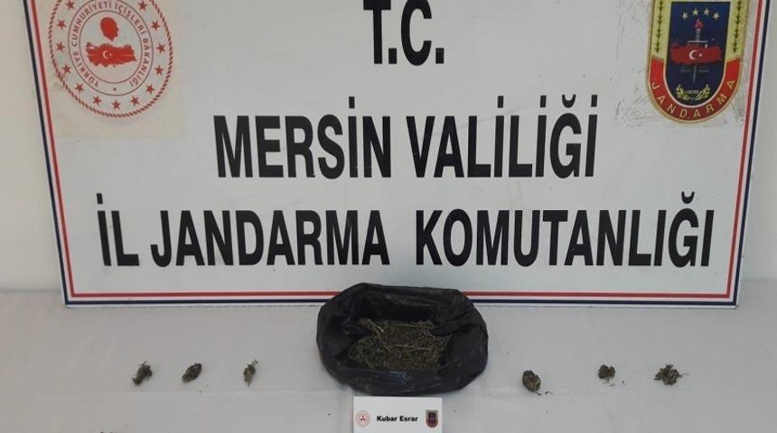 Tutuklanmadan uyuşturucuyu toprağa g&ouml;mm&uuml;ş