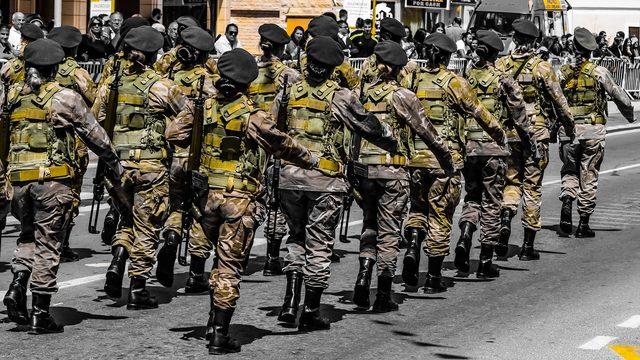 ABD ordusundaki kadınlara oje ve ruj kullanma izni!