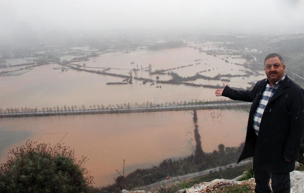 Yağışlar &ccedil;ift&ccedil;iyi sevindirdi