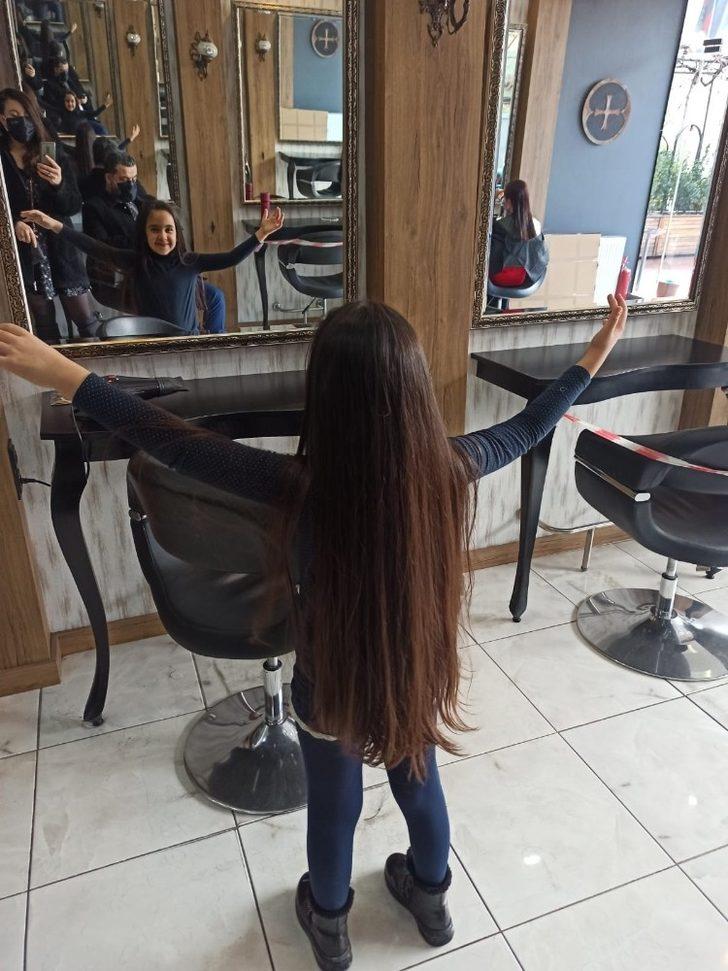 Minik Zeynep hiç kesilmeyen saçlarını lösemili çocuklara bağışladı G2