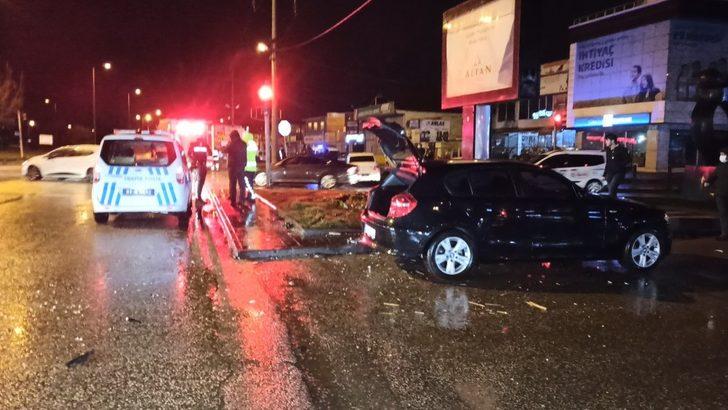 İki otomobil kavşakta çarpıştı; 1 yaralı G1