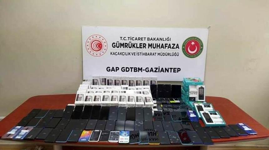 214 adet ka&ccedil;ak cep telefonu yakalandı