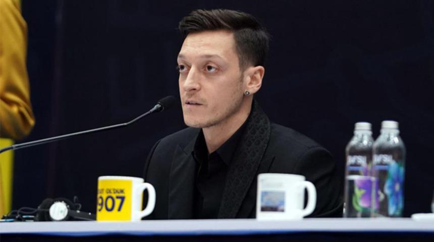 Alman basını Mesut Özil'i konuşuyor