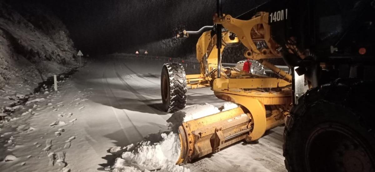 Aydın&rsquo;da karla kapanan yollar a&ccedil;ılıyor