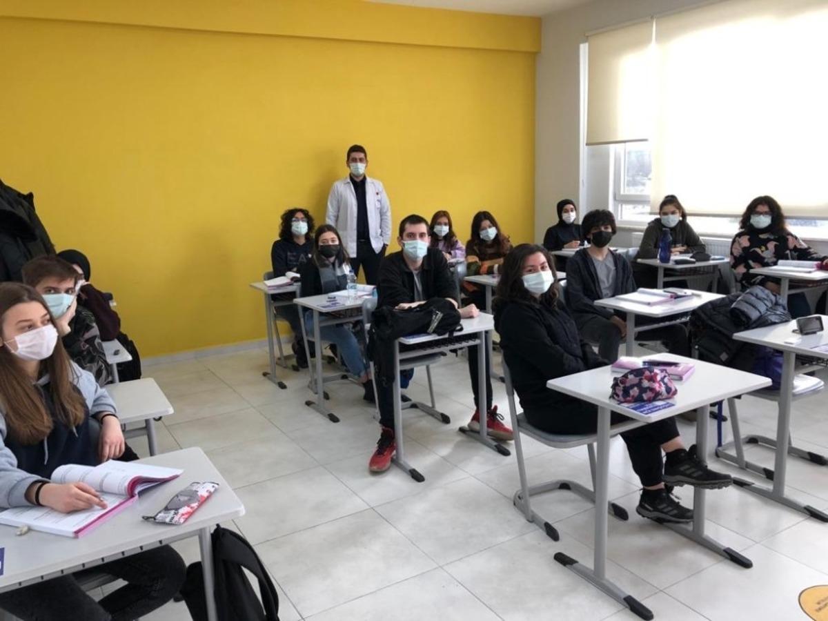 Uğur okulları &ouml;ğrencilerine desteğe devam ediyor