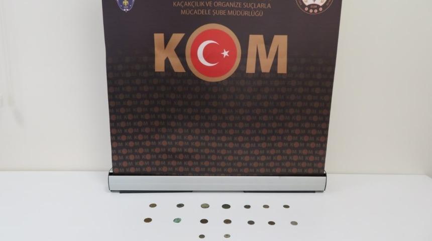 Tarihi eser operasyonunda 19 sikke ele ge&ccedil;irildi