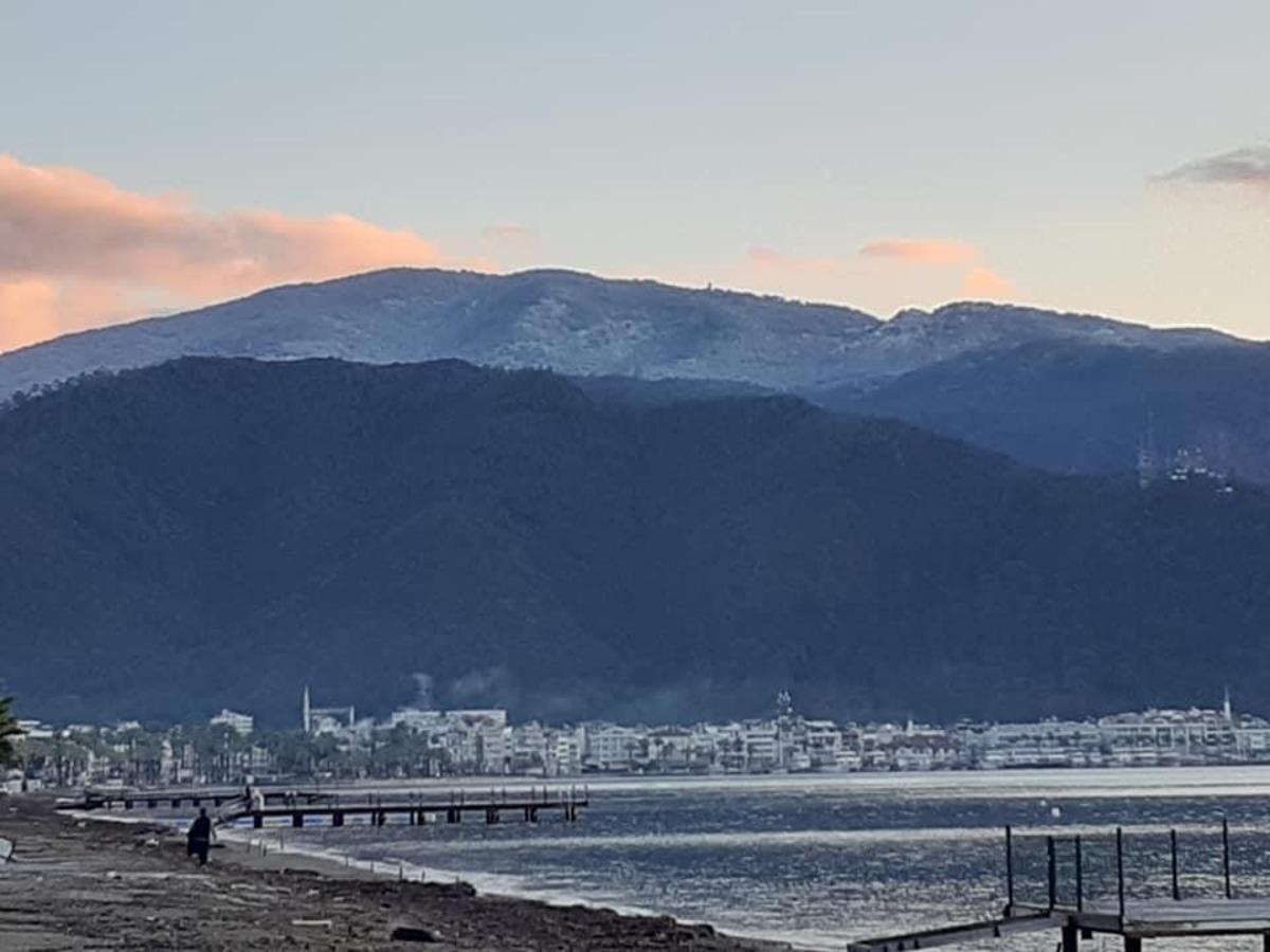 Marmaris&rsquo;in y&uuml;ksek kesimlerine kar yağdı