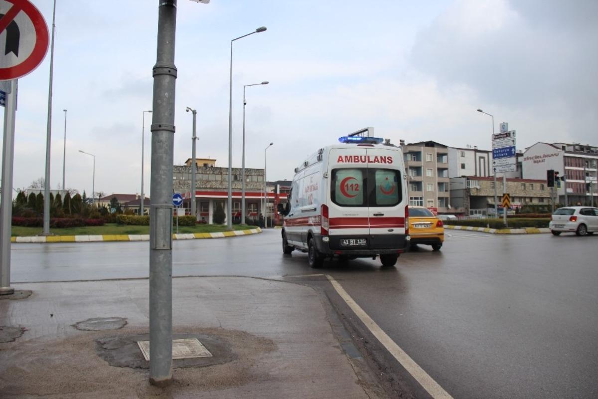 Yoldan ge&ccedil;meye &ccedil;alışırken tırın altında can verdi