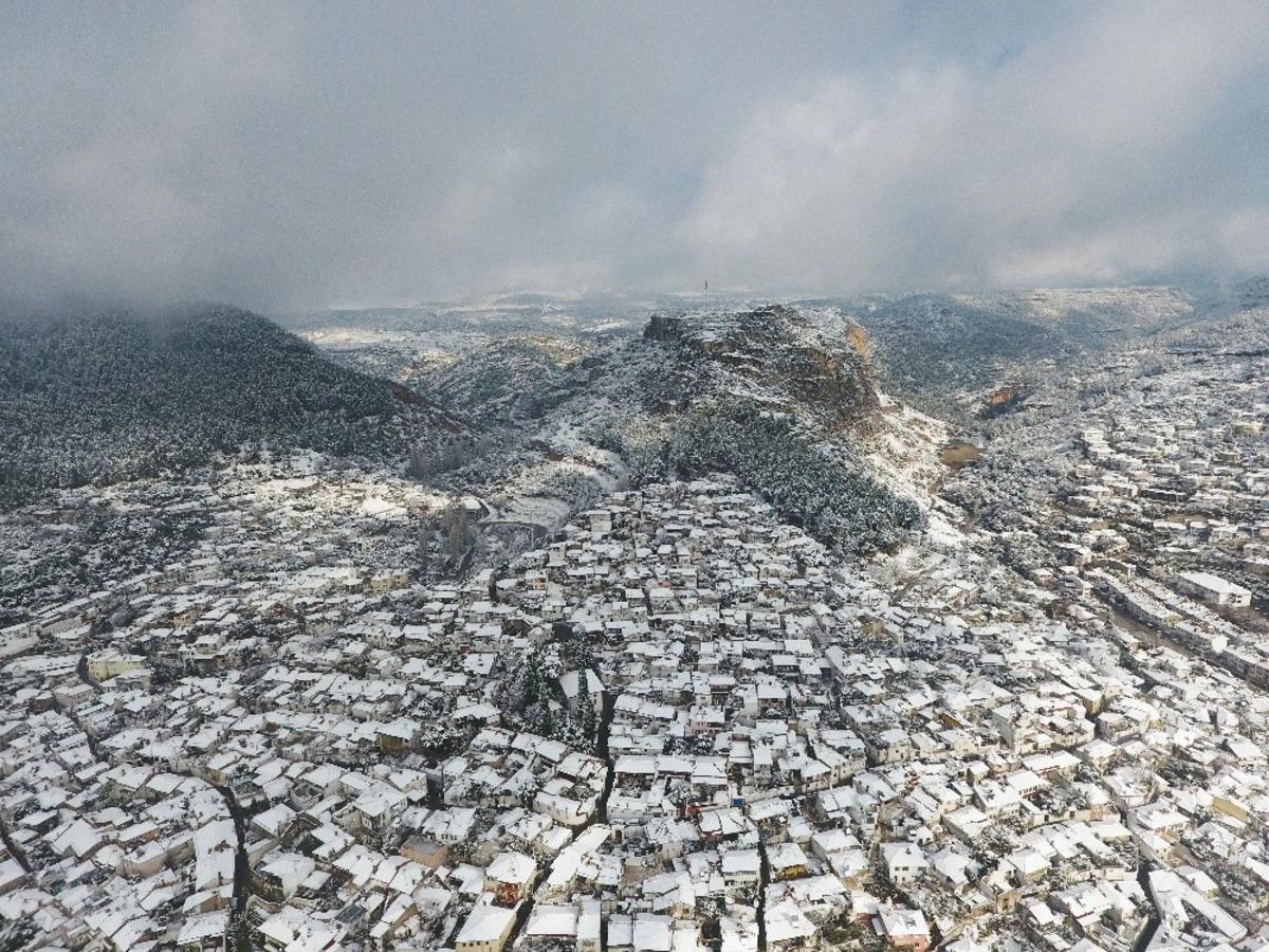 Muğla&rsquo;nın tarihi evleri beyaz gelinlik giydi