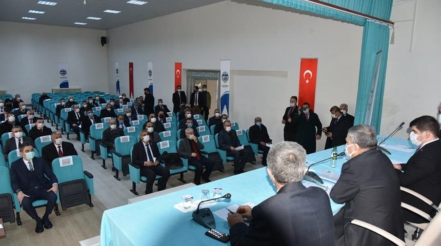 Vali Işık, Kazımkarabekir il&ccedil;esinde muhtarlarla bir araya geldi